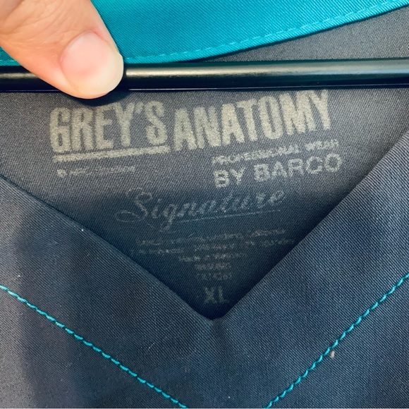 Grey’s Anatomy By Barco Woman’s Scrubs Gray Top Green Pant Size XL - Picture 3 of 4